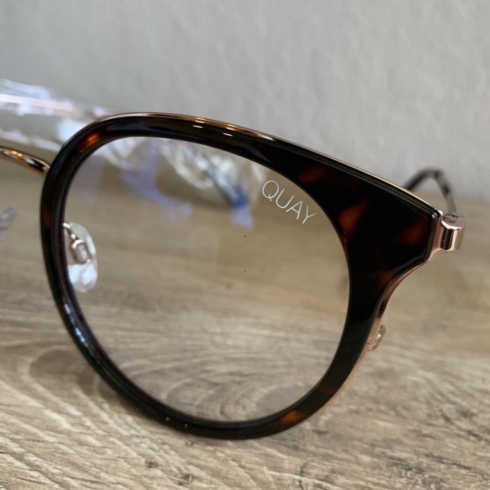 Quay Cryptic Blue Light Glasses - Picture 5 of 7